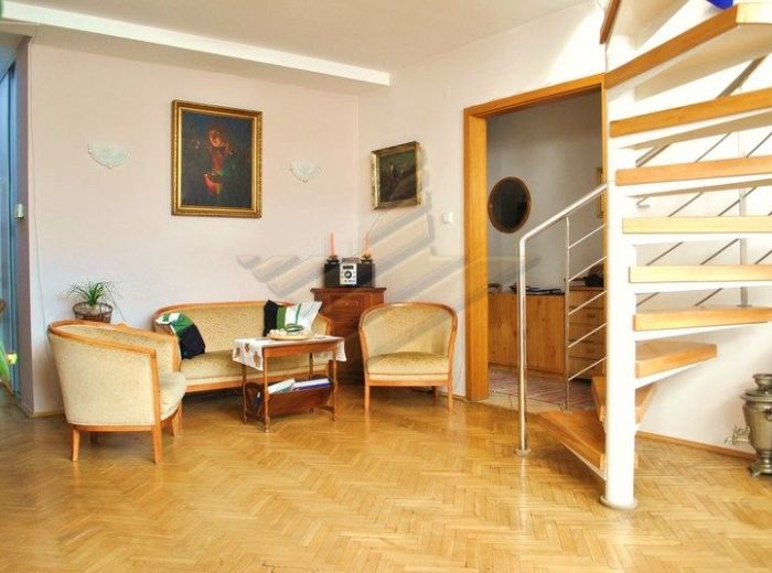 PREDANÉ - STARÉ MESTO, 4-i byt, 124 m2 -11-ročný mezonet s terasou, PRI NÁBREŽÍ DUNAJA