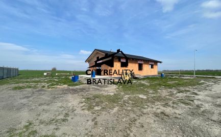 Na predaj - Moderný 4 izb. rod.dom - bungalov s luxusne veľkým pozemkom 1011m2