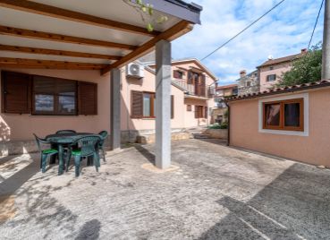 Istria, Pula – Na predaj dvojdom s obytnou plochou 90 m² v blízkosti Puly