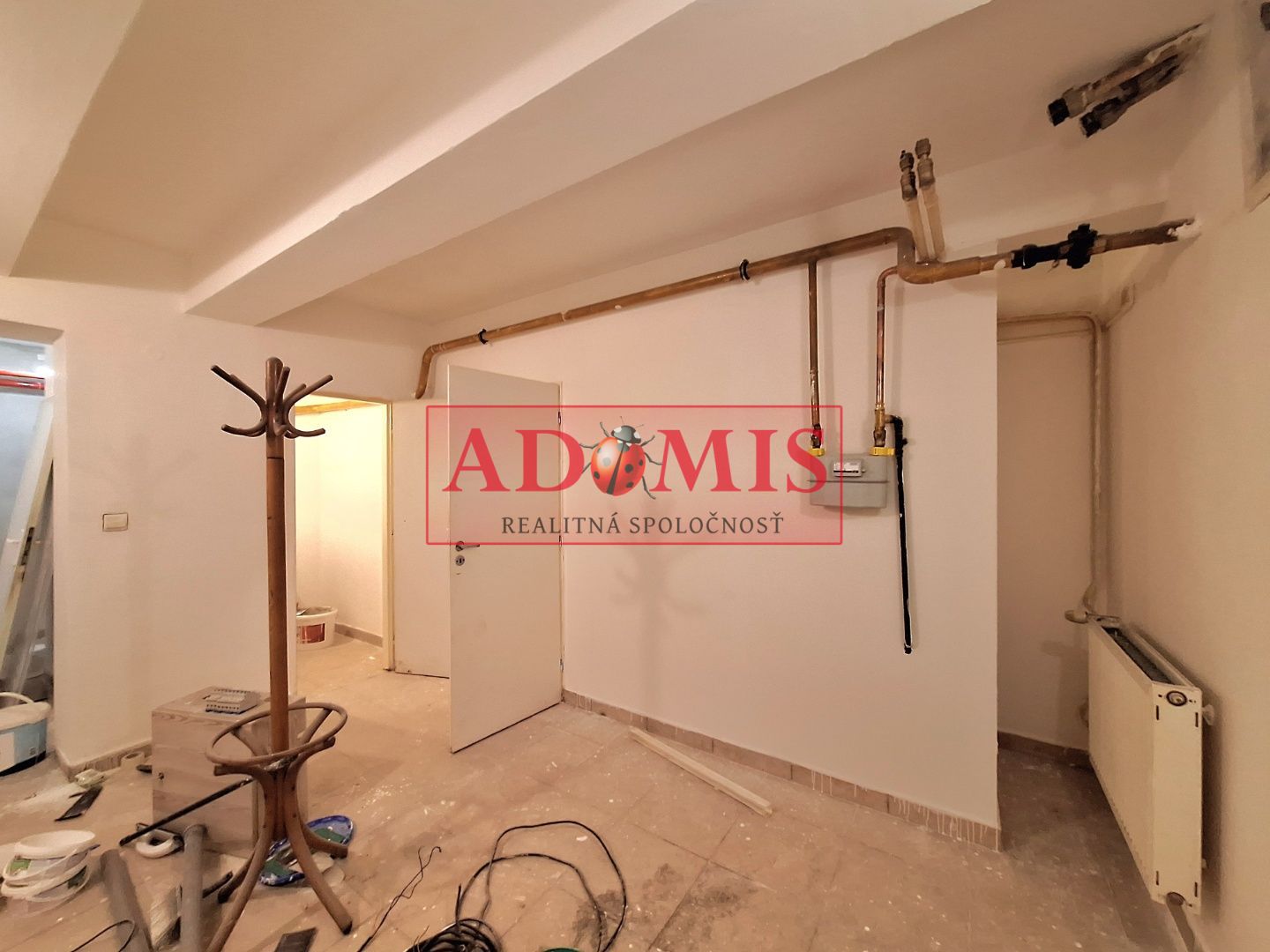 ADOMIS - predáme atraktívny nebytový komerčný priestor v centre Košíc 163m2 s výkladom priamo na ulicu, 2podlažný ul. Pribinova, 20m roh budovy Hlavná