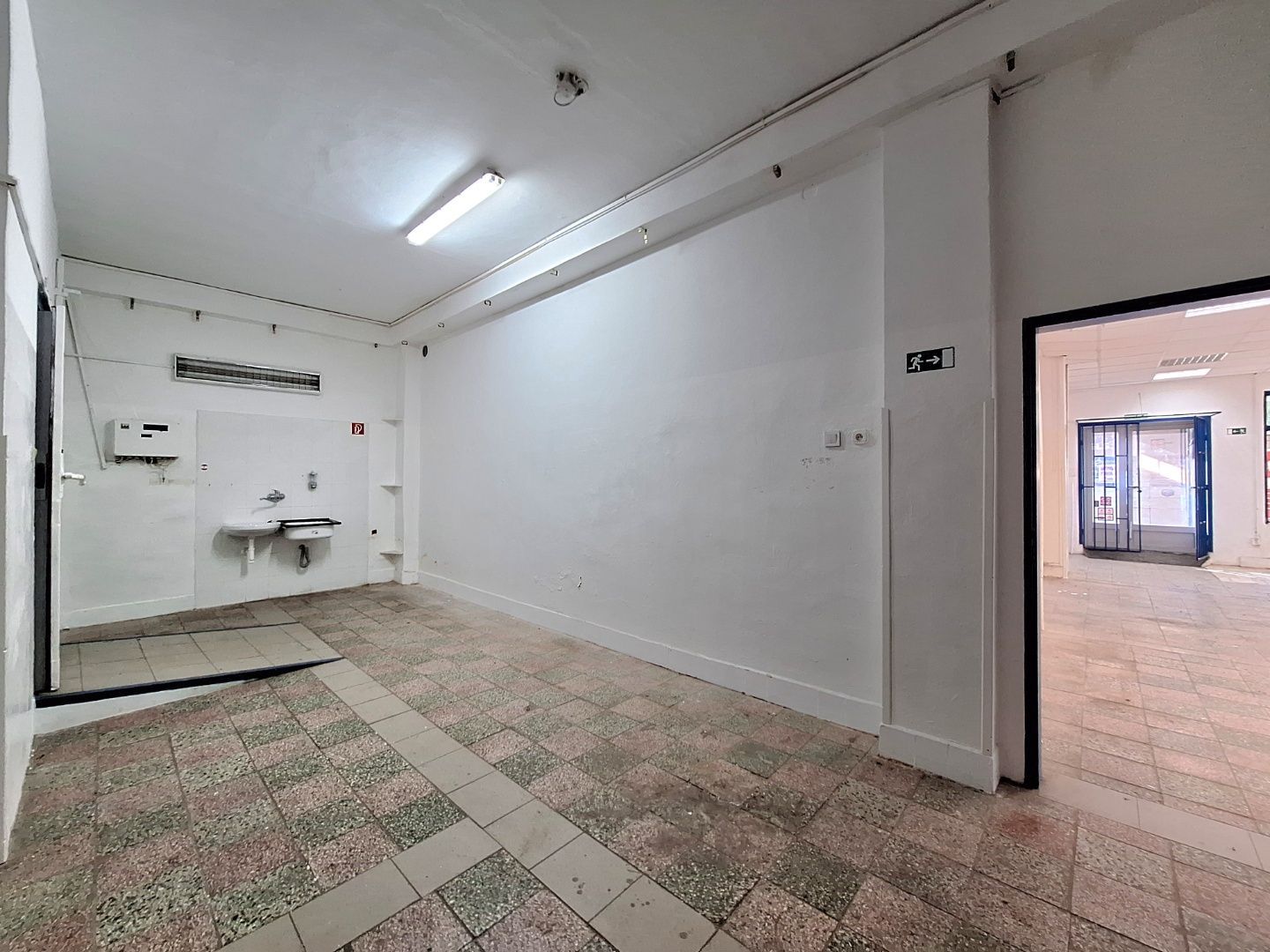 ADOMIS - Prenájom obchodných priestorov 227m2 Buzulucká ulica, OC Latorica Košice, sídlisko Dargovských hrdinov.