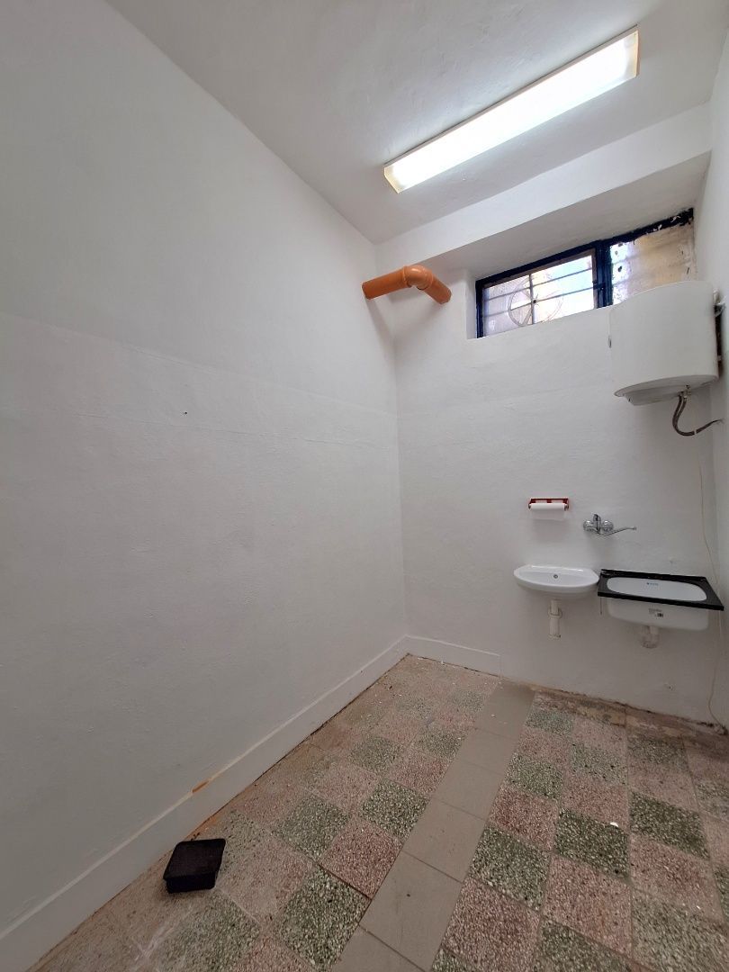 ADOMIS - Prenájom obchodných priestorov 227m2 Buzulucká ulica, OC Latorica Košice, sídlisko Dargovských hrdinov.