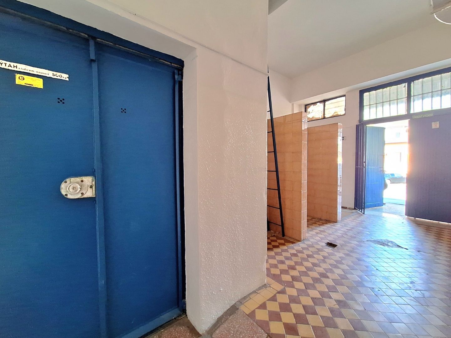 ADOMIS - Prenájom obchodných priestorov 227m2 Buzulucká ulica, OC Latorica Košice, sídlisko Dargovských hrdinov.