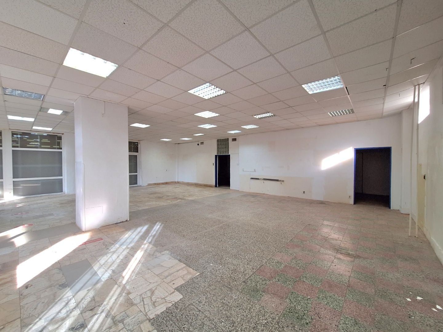 ADOMIS - Prenájom obchodných priestorov 227m2 Buzulucká ulica, OC Latorica Košice, sídlisko Dargovských hrdinov.