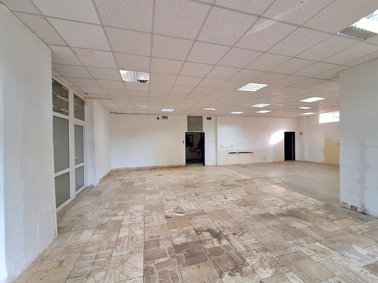 ADOMIS - Prenájom obchodných priestorov 227m2 Buzulucká ulica, OC Latorica Košice, sídlisko Dargovských hrdinov.