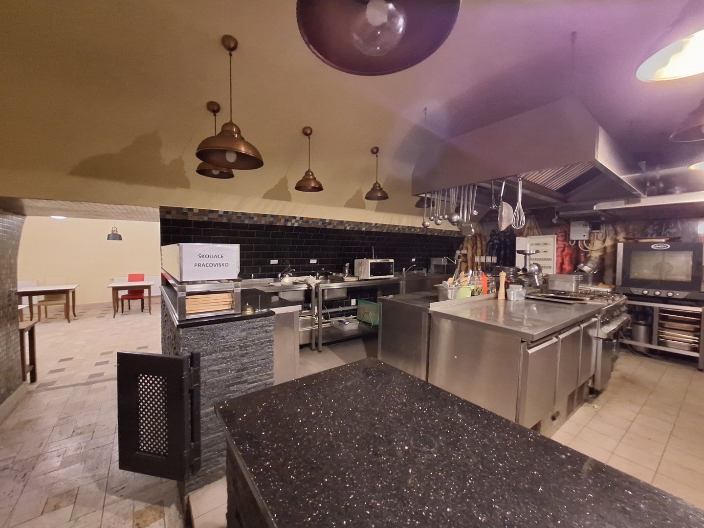 ADOMIS - Prenájom priestorov 382m2 - bývalá reštaurácia Gruziňák, vchod Hlavná aj Bačíkova ulica, Košice centrum