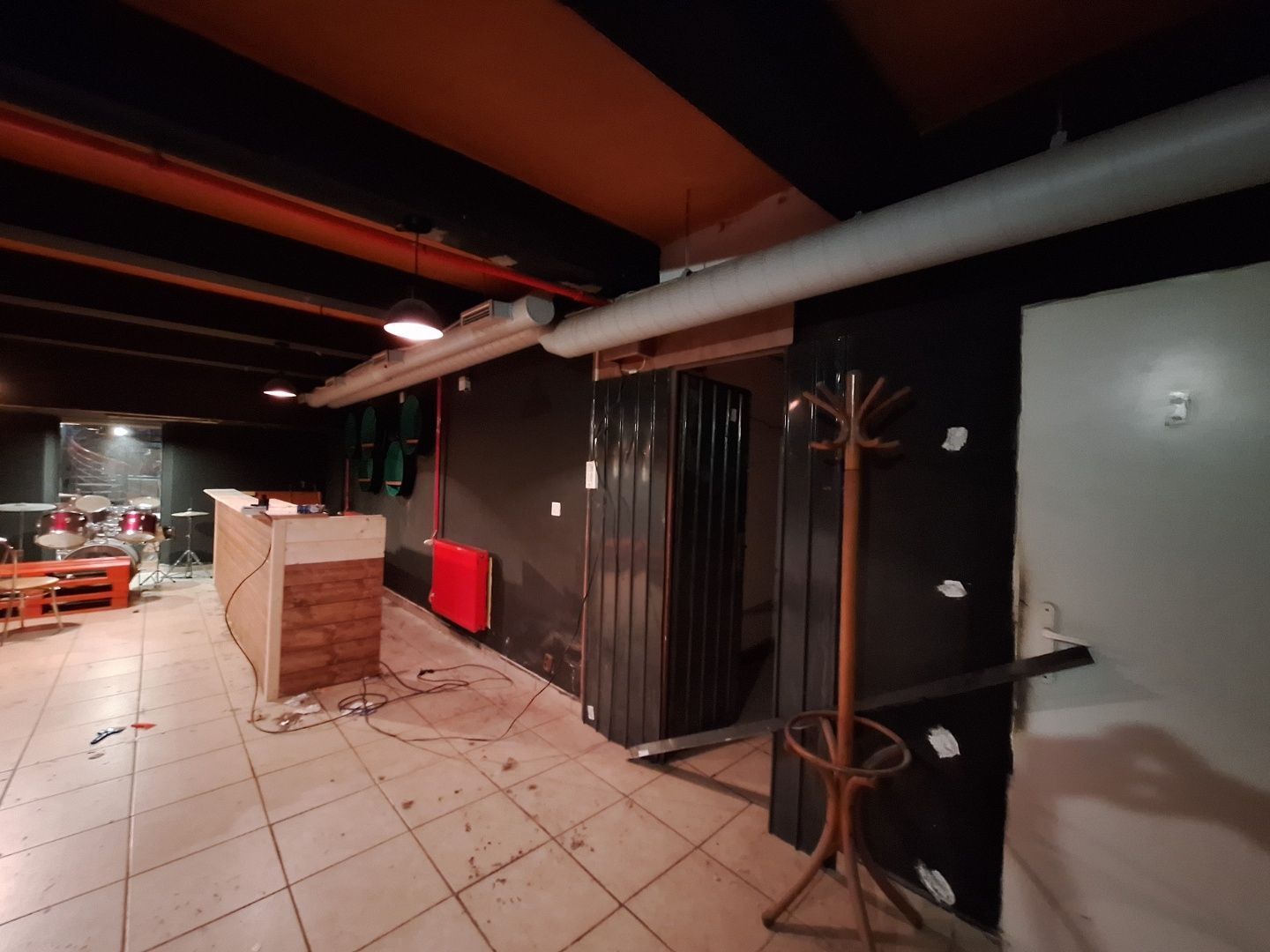 Predáme obchodný priestor v centre Košíc 163m2 s výkladom 2podlažný ul. Pribinova, 20m roh budovy Hlavná oproti Hotelu Hilton.