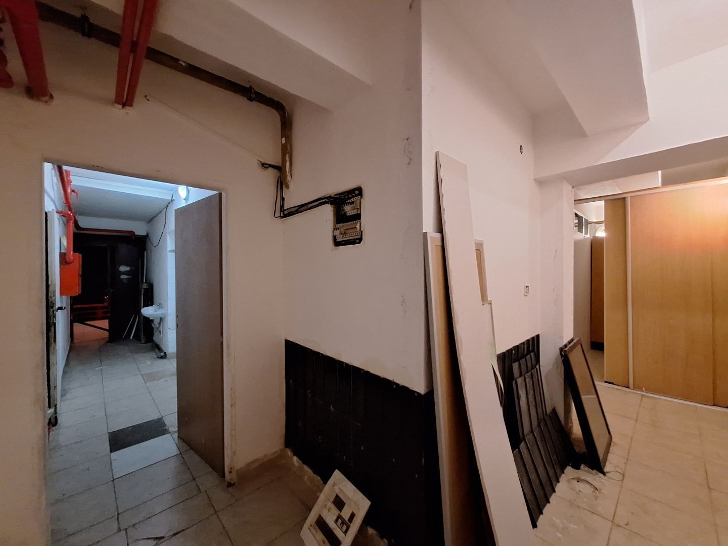 Predáme obchodný priestor v centre Košíc 163m2 s výkladom 2podlažný ul. Pribinova, 20m roh budovy Hlavná oproti Hotelu Hilton.