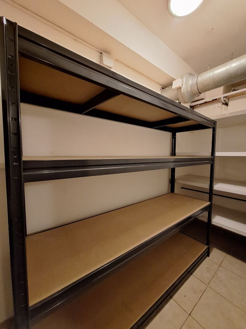 Predáme obchodný priestor v centre Košíc 163m2 s výkladom 2podlažný ul. Pribinova, 20m roh budovy Hlavná oproti Hotelu Hilton.