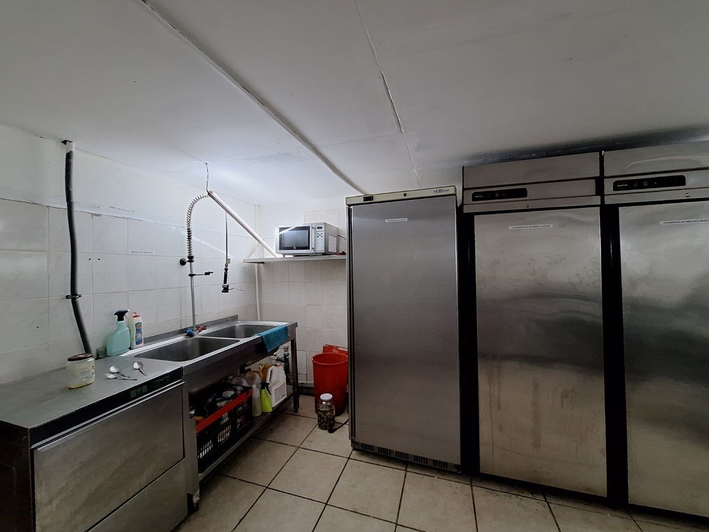 Predáme obchodný priestor v centre Košíc 163m2 s výkladom 2podlažný ul. Pribinova, 20m roh budovy Hlavná oproti Hotelu Hilton.
