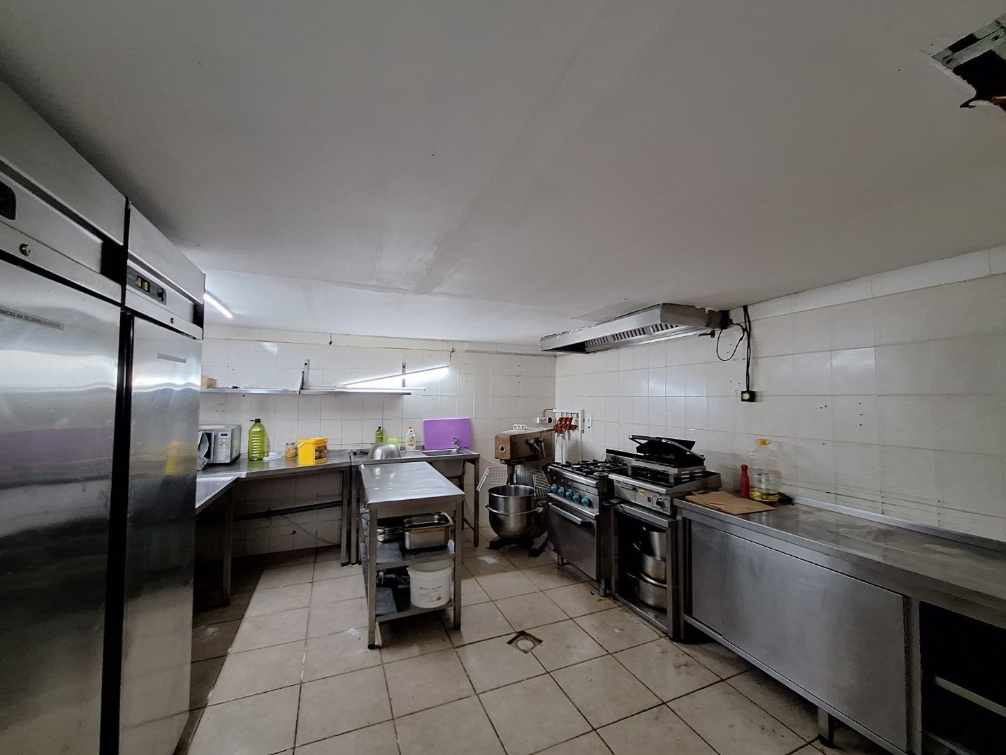 Predáme obchodný priestor v centre Košíc 163m2 s výkladom 2podlažný ul. Pribinova, 20m roh budovy Hlavná oproti Hotelu Hilton.