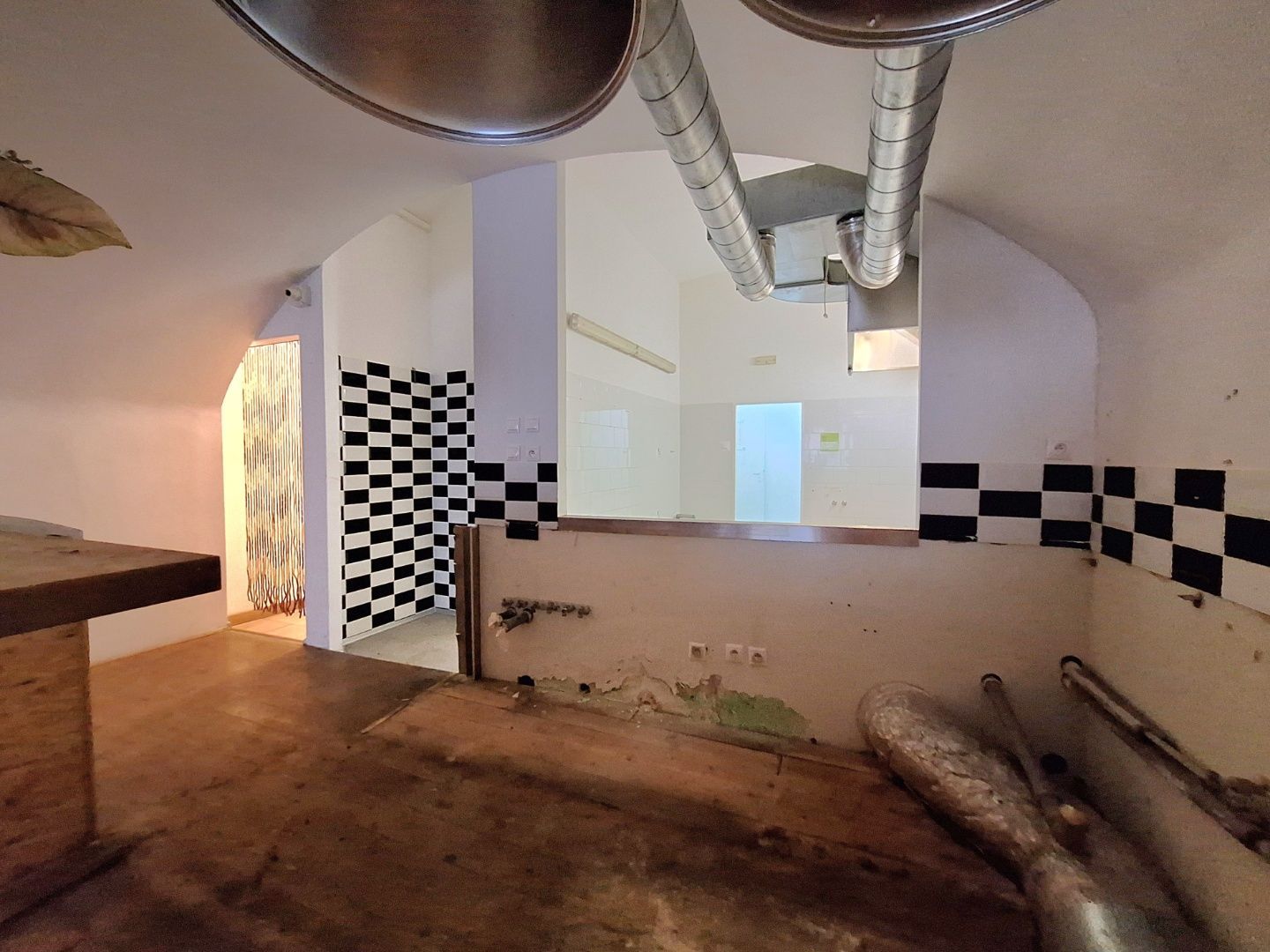ADOMIS - predáme nebytový priestor 99m2 v historickom centre, Kováčska ulica, neďaleko Dómu Sv. Alžbety
