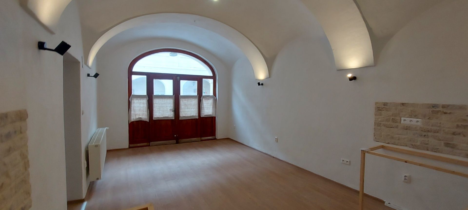 ADOMIS - Priestory na prízemí, 81m2, Hlavná ulica, VITÉZOV DVOR, Košice – Staré mesto