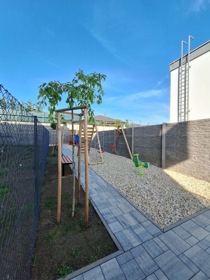 ADOMIS - predáme nadštandardný bezbariérový tehlový 3izbový byt 94,6m2 NOVOSTAVBA,teraska,vlastná záhradka 133m2,parking,Košice - Krásna