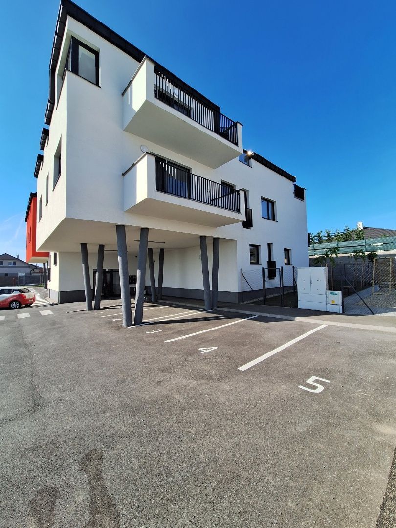ADOMIS - predáme nadštandardný bezbariérový tehlový 3izbový byt 94,6m2 NOVOSTAVBA,teraska,vlastná záhradka 133m2,parking,Košice - Krásna