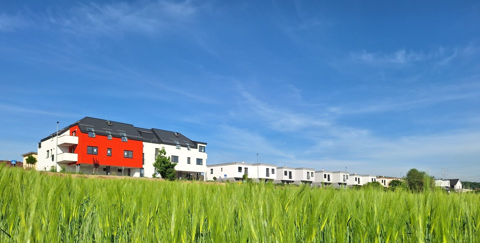 ADOMIS - predáme nadštandardný bezbariérový tehlový 3izbový byt 94,6m2 NOVOSTAVBA,teraska,vlastná záhradka 133m2,parking,Košice - Krásna