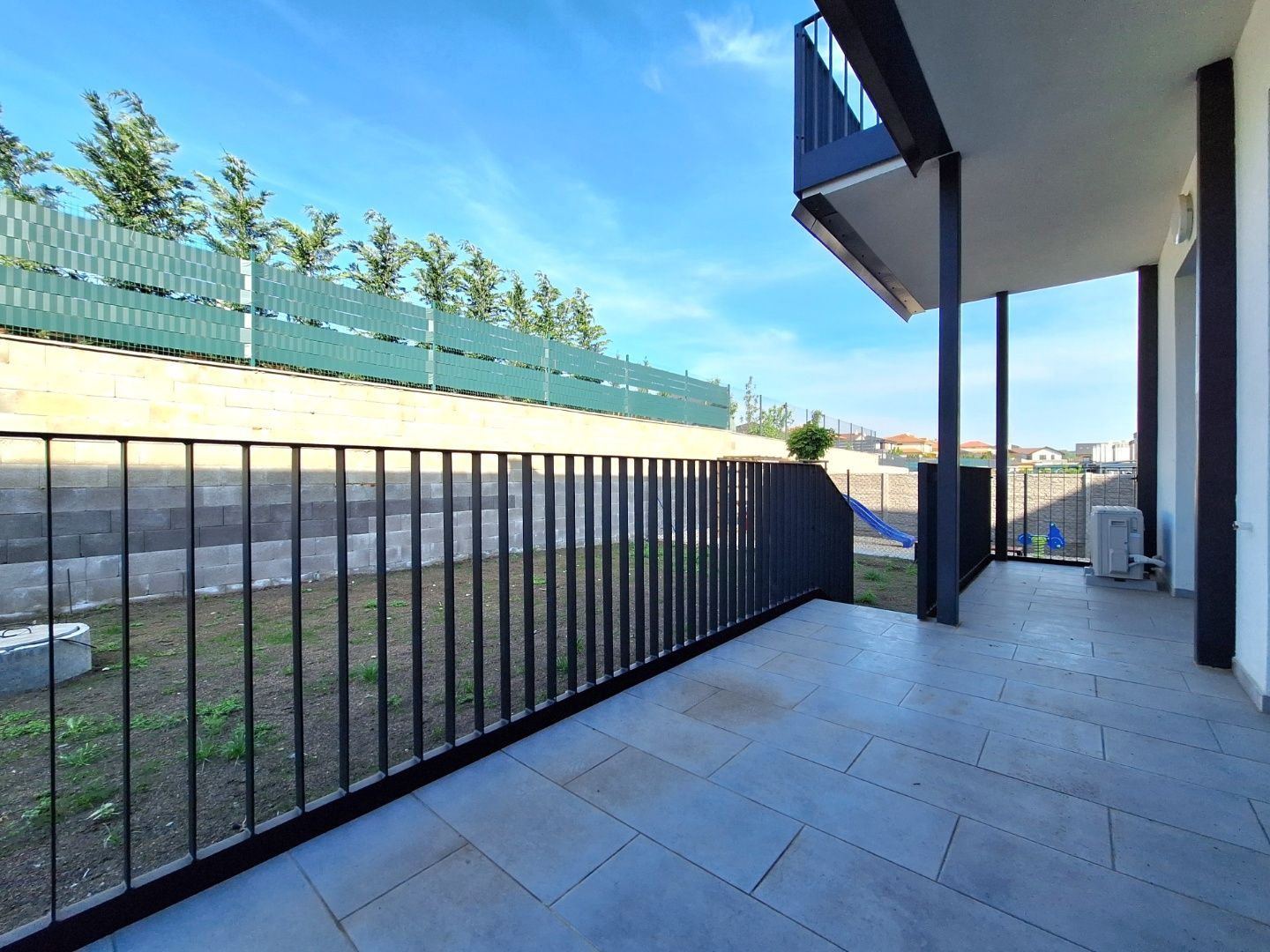 ADOMIS - predáme nadštandardný bezbariérový tehlový 3izbový byt 94,6m2 NOVOSTAVBA,teraska,vlastná záhradka 133m2,parking,Košice - Krásna