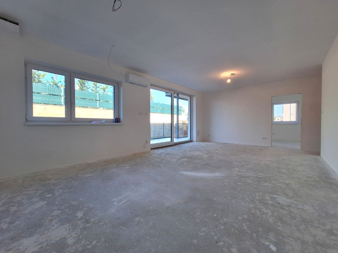 ADOMIS - predáme nadštandardný bezbariérový tehlový 3izbový byt 94,6m2 NOVOSTAVBA,teraska,vlastná záhradka 133m2,parking,Košice - Krásna