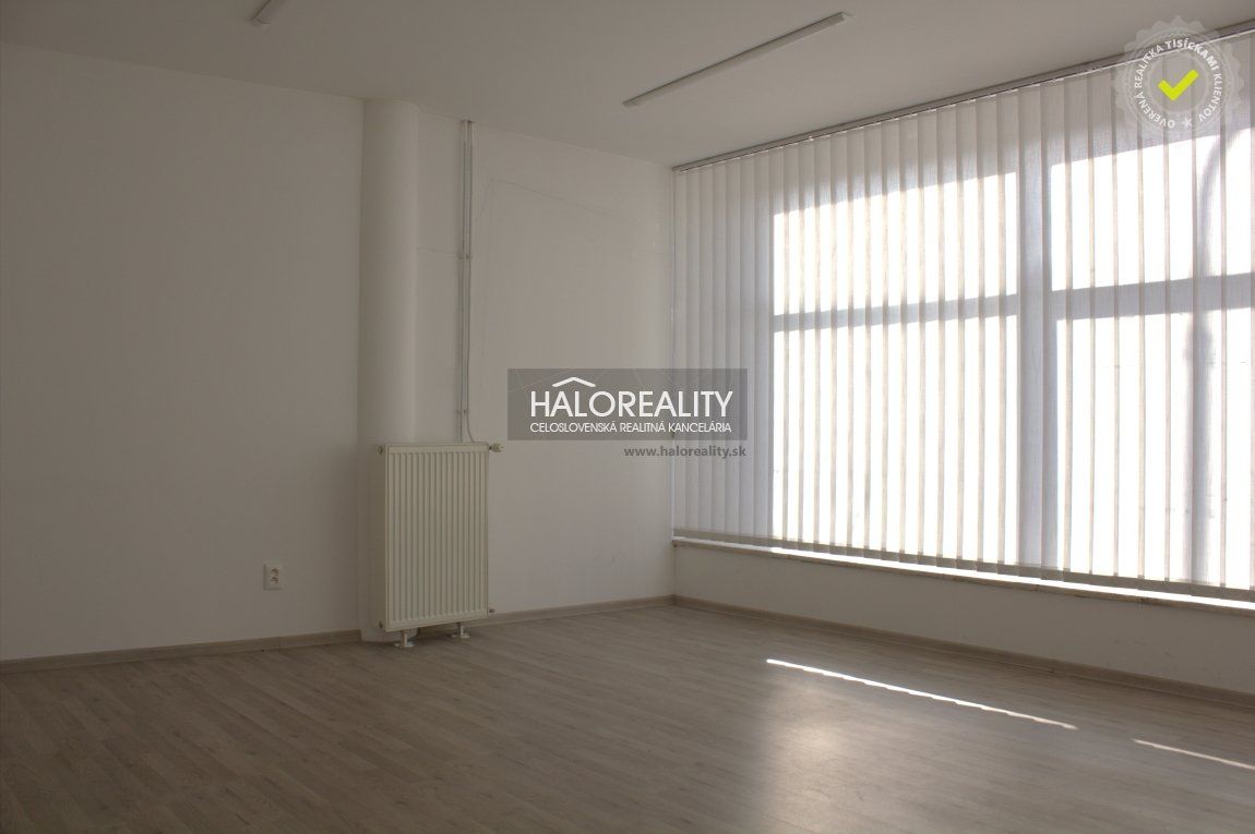 HALO reality - Prenájom, kancelársky priestor Hlohovec, 27 m2 + parkovacie miesto