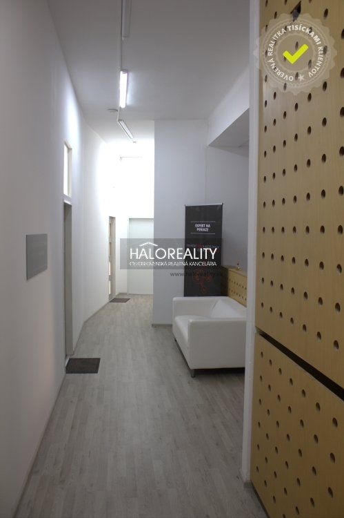 HALO reality - Prenájom, kancelársky priestor Hlohovec, 27 m2 + parkovacie miesto