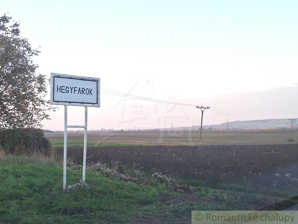 Dve chatky na rozľahlom pozemku pri lese len 6 km od Štúrova