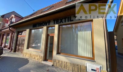 Exkluzívne iba v APEX reality prenájom obchodného priestoru v centre Hlohovca, Pribinova ul., 100 m2