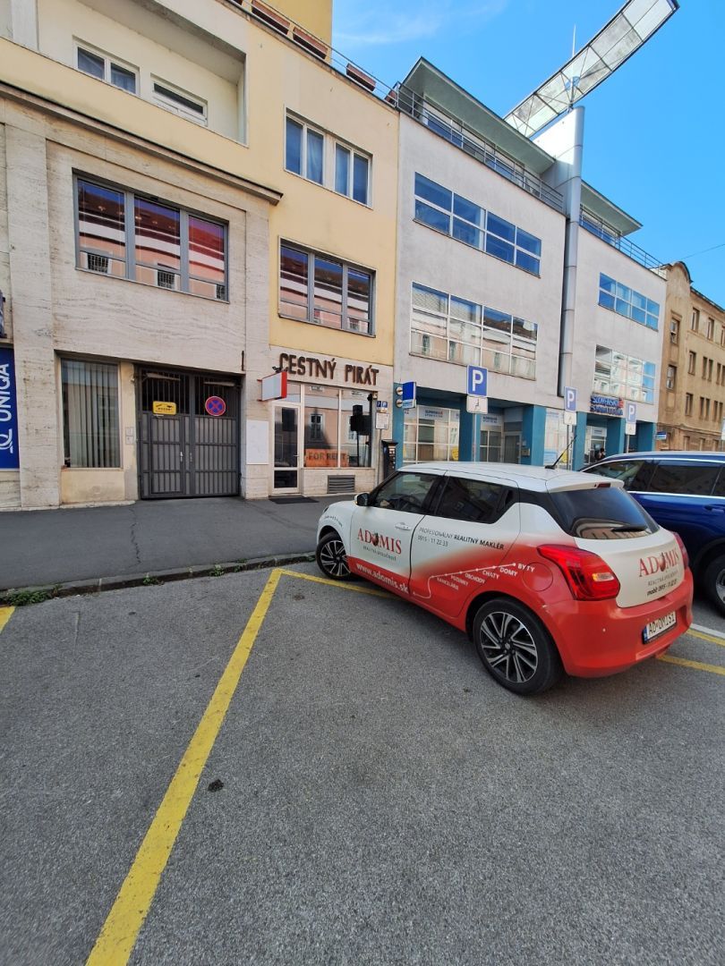 ADOMIS - predáme atraktívny nebytový komerčný priestor v centre Košíc 163m2 s výkladom priamo na ulicu, 2podlažný ul. Pribinova, 20m roh budovy Hlavná