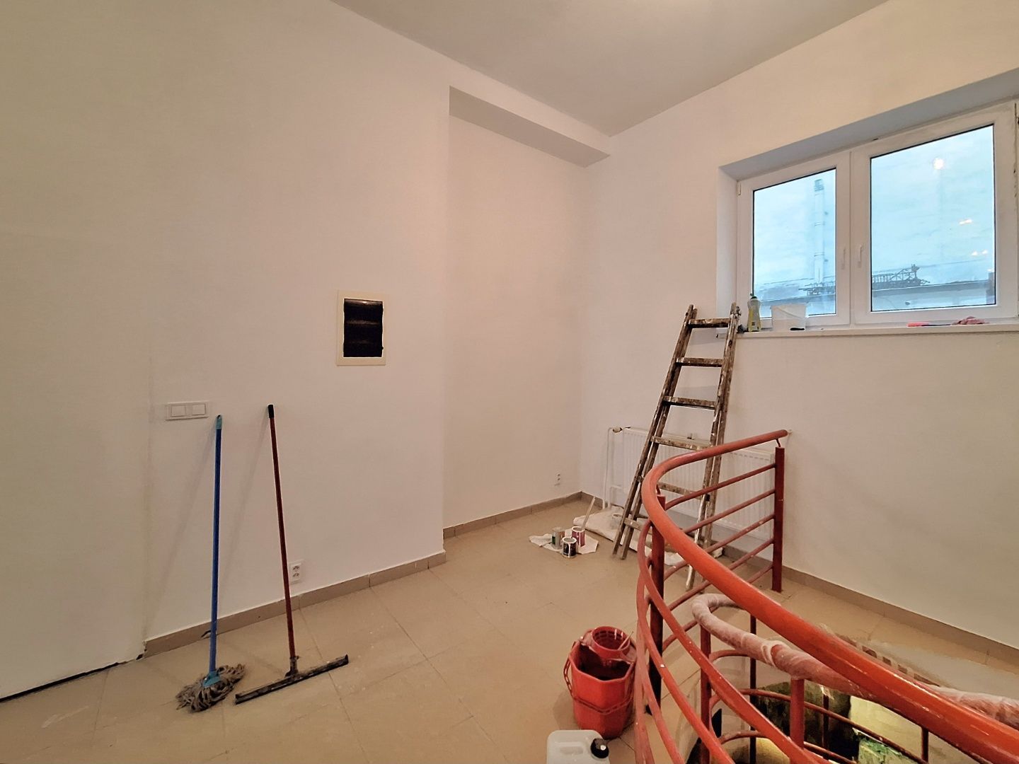 ADOMIS - predáme atraktívny nebytový komerčný priestor v centre Košíc 163m2 s výkladom priamo na ulicu, 2podlažný ul. Pribinova, 20m roh budovy Hlavná