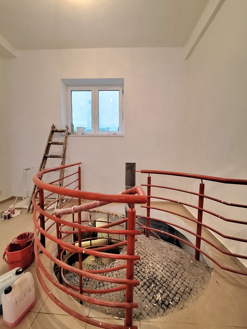 ADOMIS - predáme atraktívny nebytový komerčný priestor v centre Košíc 163m2 s výkladom priamo na ulicu, 2podlažný ul. Pribinova, 20m roh budovy Hlavná