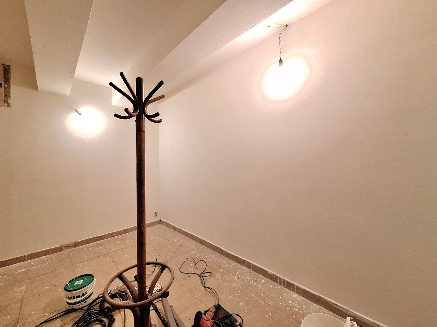 ADOMIS - predáme atraktívny nebytový komerčný priestor v centre Košíc 163m2 s výkladom priamo na ulicu, 2podlažný ul. Pribinova, 20m roh budovy Hlavná