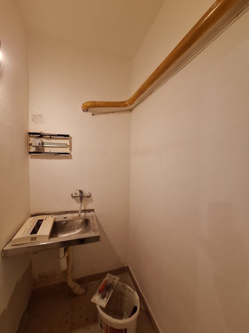 ADOMIS - predáme atraktívny nebytový komerčný priestor v centre Košíc 163m2 s výkladom priamo na ulicu, 2podlažný ul. Pribinova, 20m roh budovy Hlavná