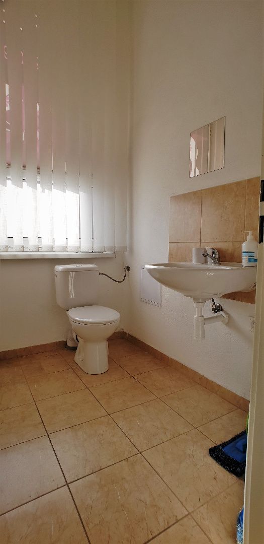 ADOMIS - Ponúkame na prenájom kancelária 40m2, ulica Toryská, Košice - Západ