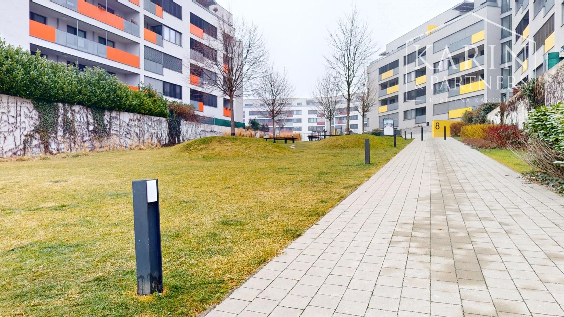 Zariadený 2i byt | loggia | walk in šatník | klimatizácia | parking | projekt Malé Krasňany