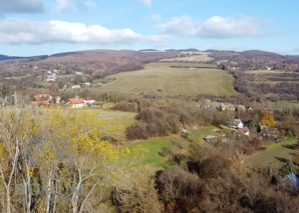 Slnečný a priestranný rekreačný pozemok v Moravskom Lieskovom, 1356m2