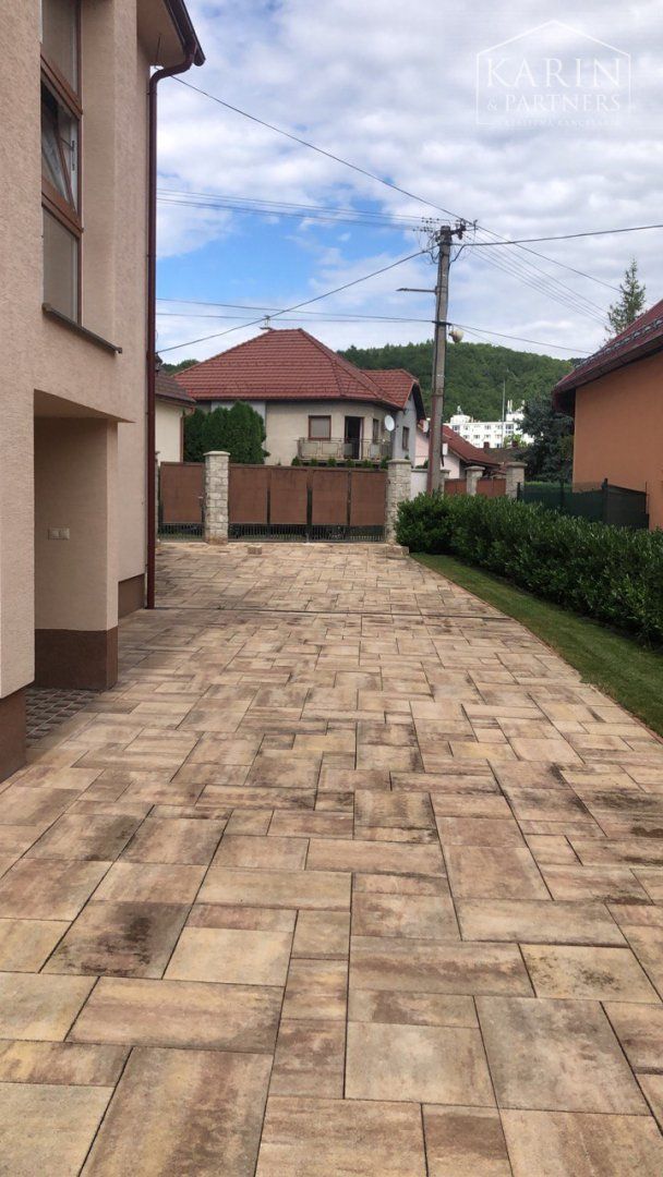 Predaj – Rodinný dom 9 izbový s pozemkom 1130m2 v obci Vlkanová okr. Banska Bystrica.