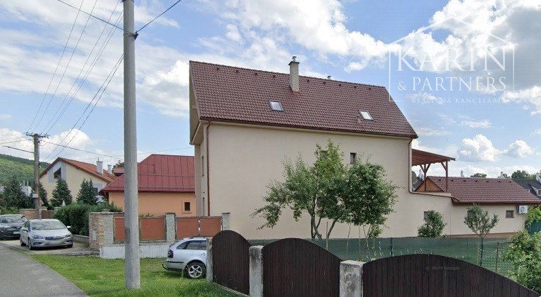 Predaj – Rodinný dom 9 izbový s pozemkom 1130m2 v obci Vlkanová okr. Banska Bystrica.