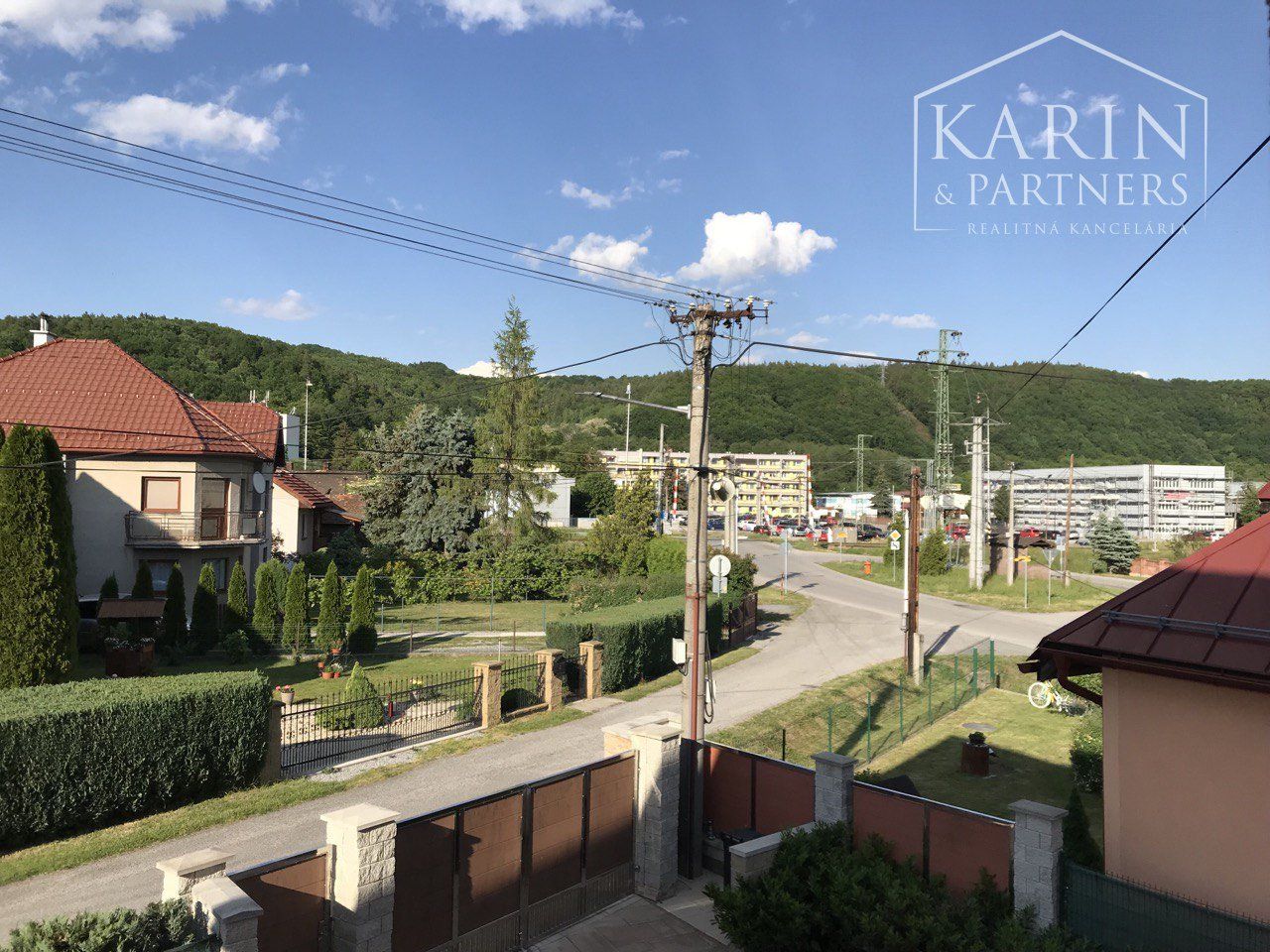 Predaj – Rodinný dom 9 izbový s pozemkom 1130m2 v obci Vlkanová okr. Banska Bystrica.