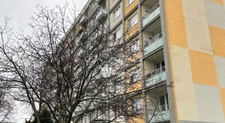 PREDANÉ * 2-izbový byt * pôvodný stav * Ružinov * balkón * loggia * 57,79 m2