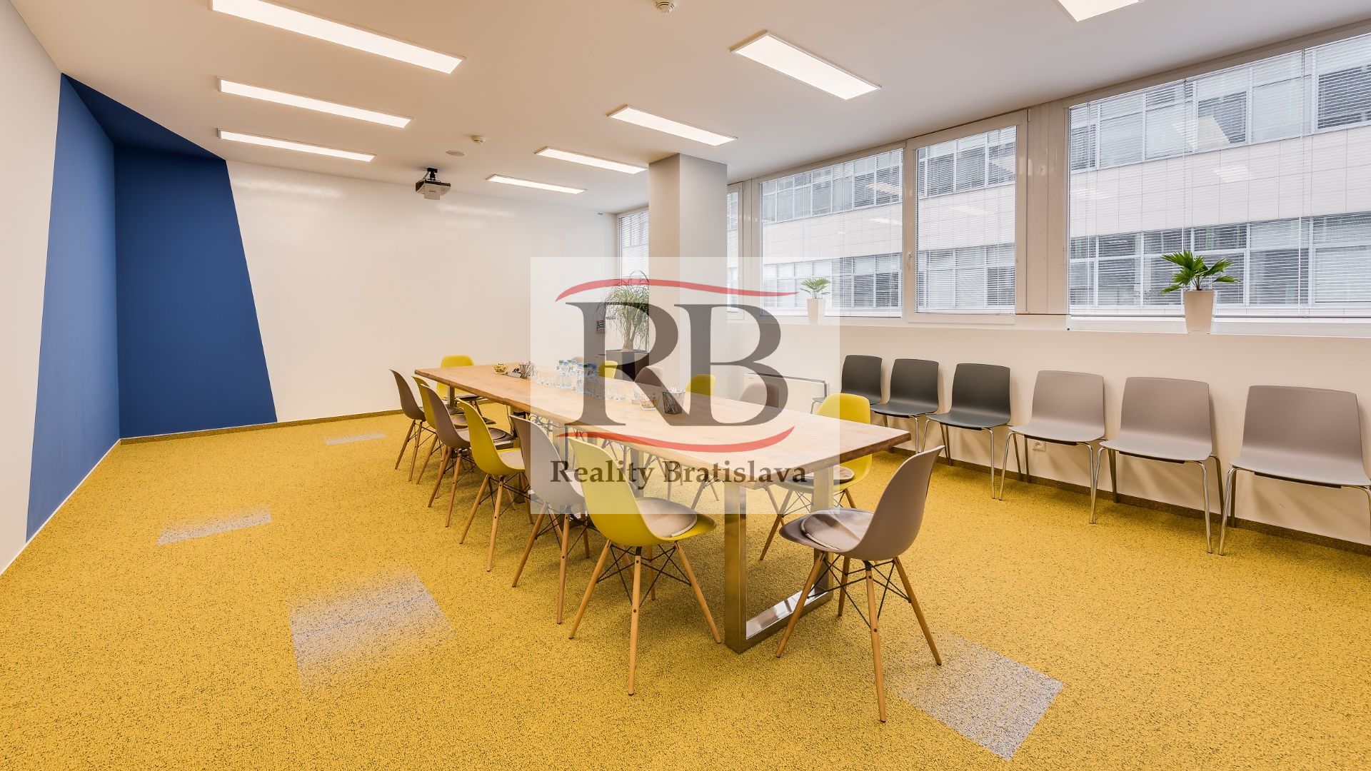 Reprezentatívny priestor 90m2 s parkovaním v Office Centre Jarošova, BAIII