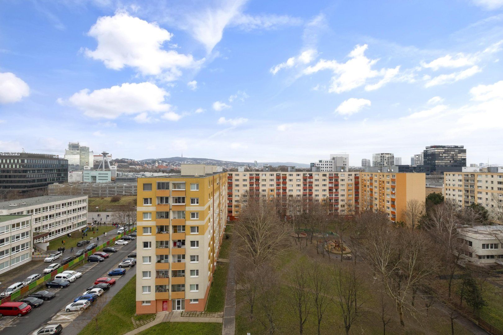 3 izbový byt v Petržalke s výhľadom na hrad - VIDEO