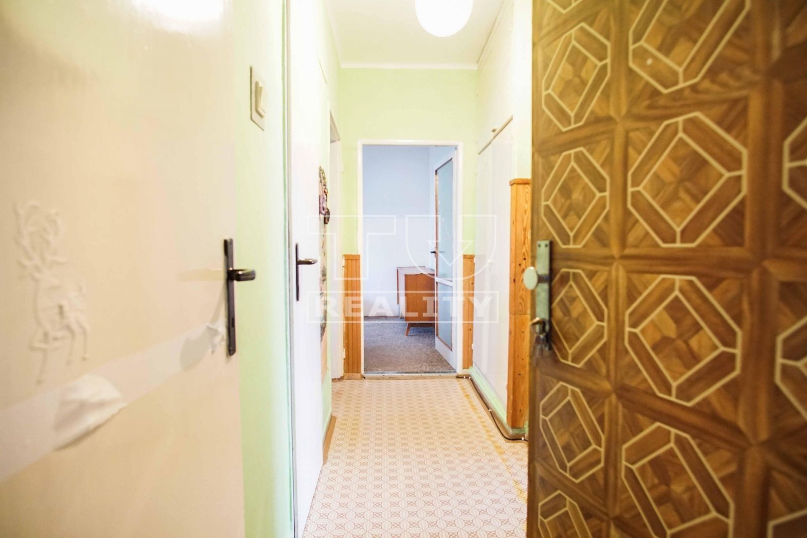 Tehlový 3-izbový byt s loggiou vo vyhľadávanej lokalite v Štúrove – 63m2