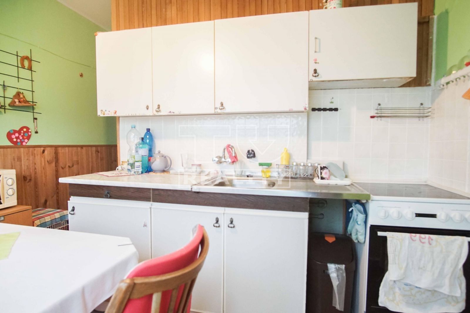 Tehlový 3-izbový byt s loggiou vo vyhľadávanej lokalite v Štúrove – 63m2