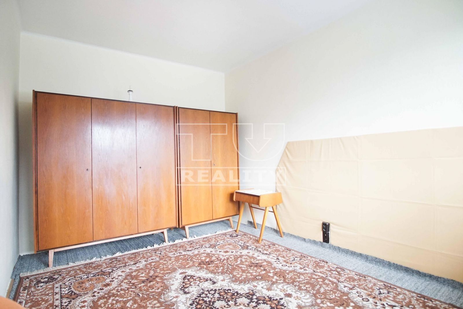 Tehlový 3-izbový byt s loggiou vo vyhľadávanej lokalite v Štúrove – 63m2
