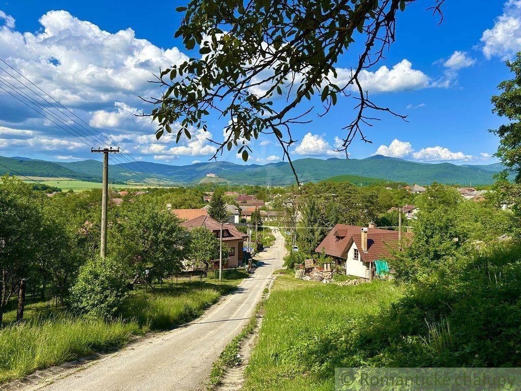 : Pozemok vhodný na stavbu domu v obci Krásnohorská Dlhá Lúka s výhľadom na hrad Krásna Hôrka