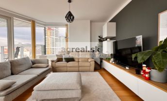 4-room furnished apartment in Panorama City, 101 m², balcony 7.5 m², 7th floor, parking. Available 01/05/25.