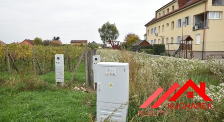 Kuchárek-real: Na predaj pozemok na tichom mieste vo Vinosadoch pri Pezinku.