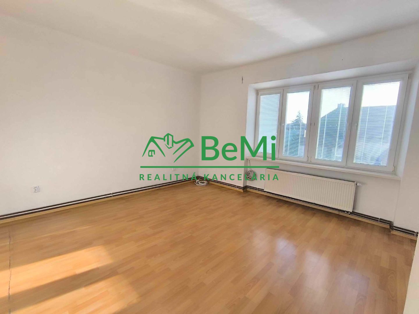 Veľkometrážny 3- izbový byt v širšom centre Trenčína