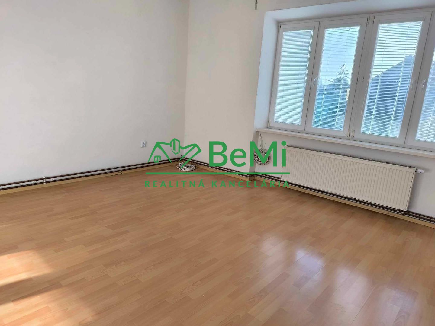 Veľkometrážny 3- izbový byt v širšom centre Trenčína