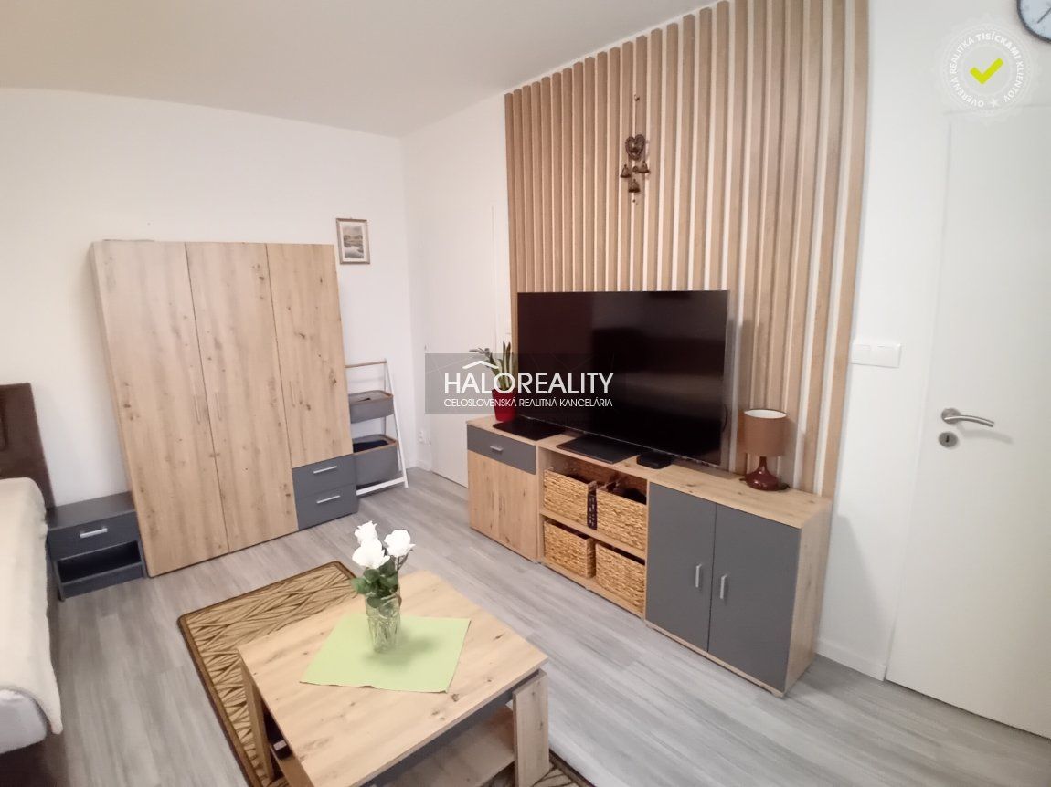 HALO reality - Predaj, jednoizbový byt Revúca, luxusný, po kompletnej rekonštrukcii - ZNÍŽENÁ CENA - EXKLUZÍVNE HALO REALITY