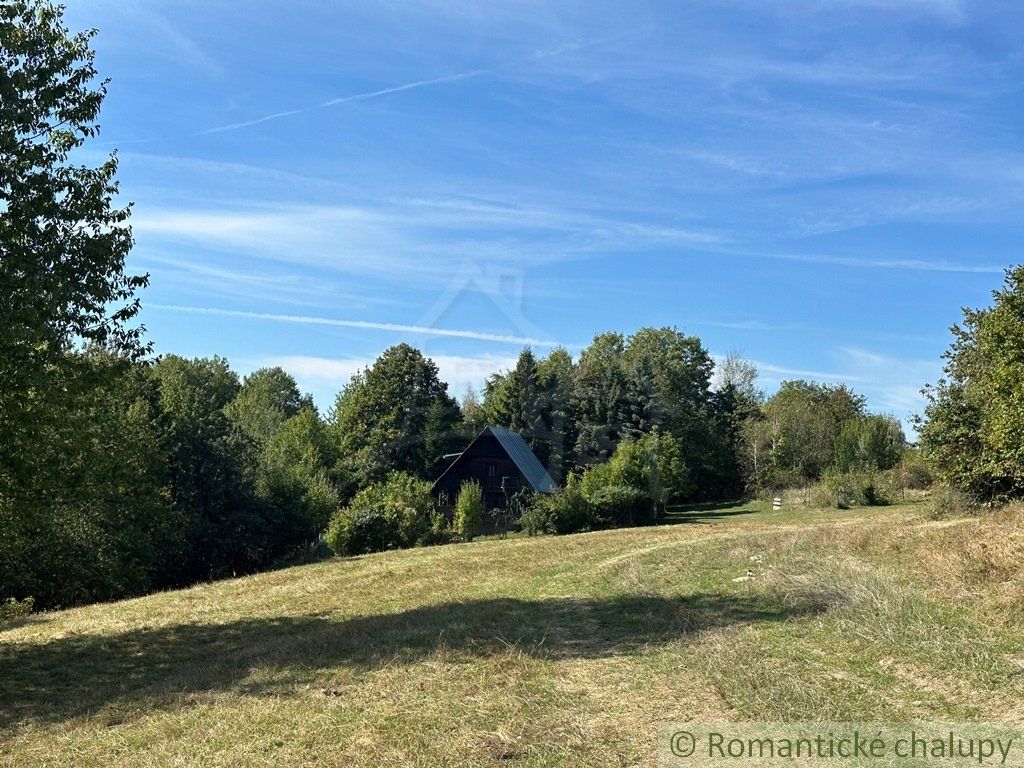 Chata na polosamote v lesoch v obci Krná